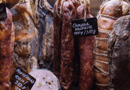 Curado de embutidos con refrigeradores profesionales: solución óptima&nbsp;comercial